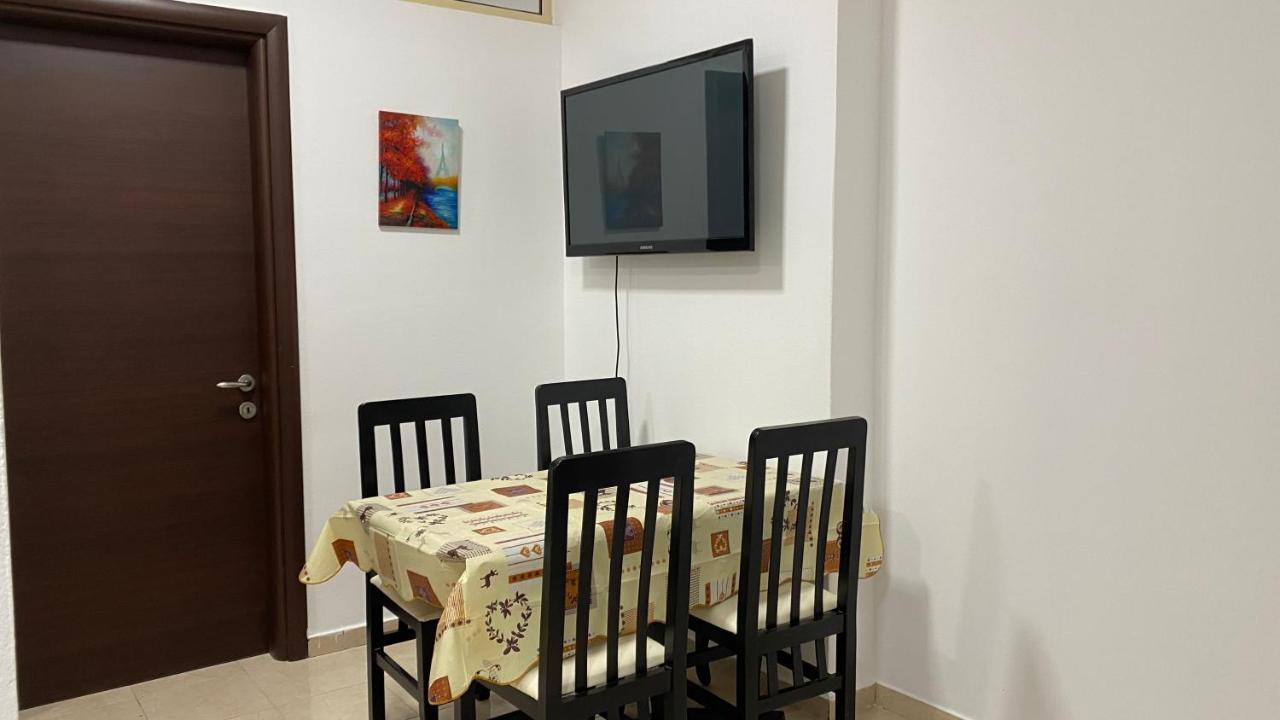 Anna'S Apartament Lushnjë Εξωτερικό φωτογραφία